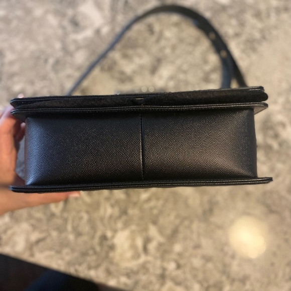 Chanel boy chevron caviar with gold hardware - Picture 4 of 6